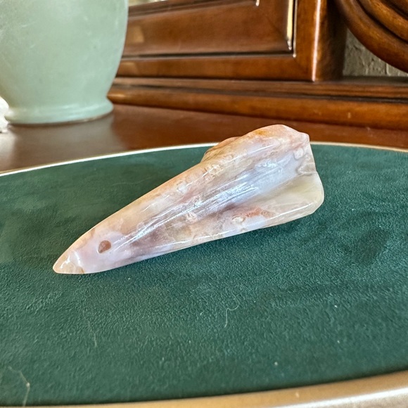 Raven skull Flower Agate carving - Picture 3 of 6